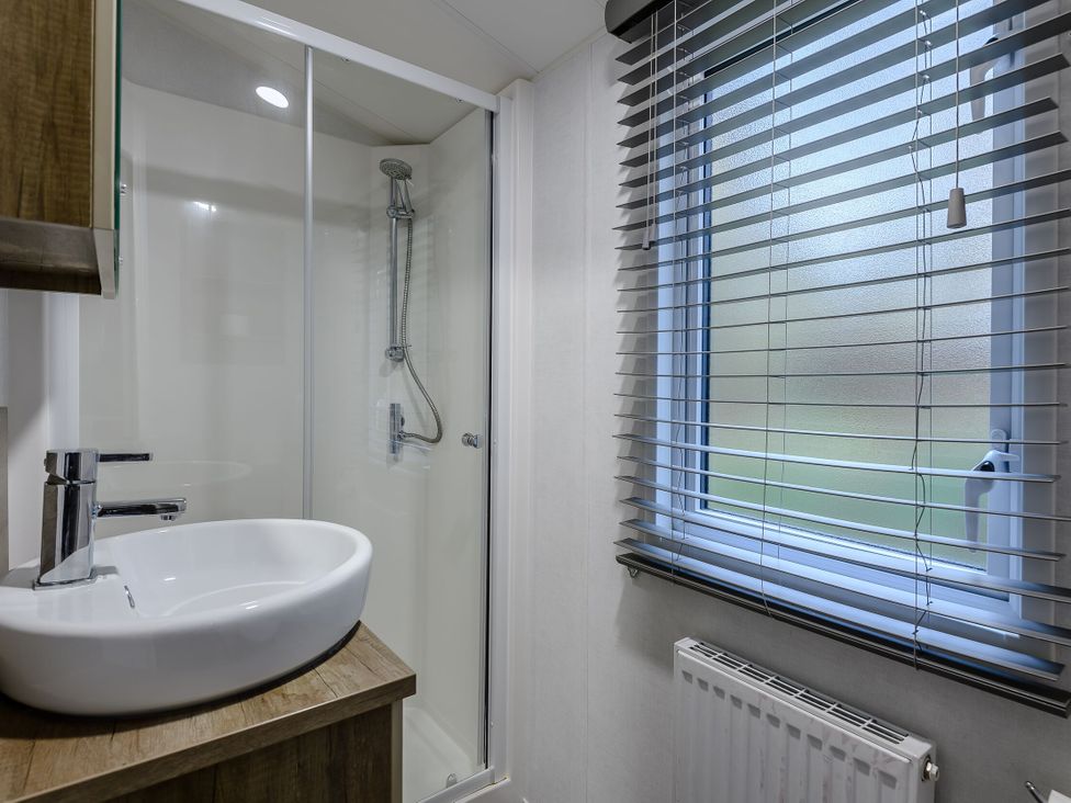 A sink and shower in a bathroom at Alford Spa (Pet) Louth
