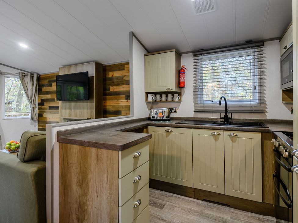 A kitchen with cabinets and sink at Alford Spa (Pet) in Louth