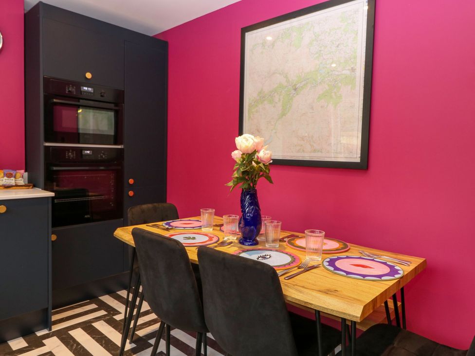 A dining room with a table and chairs at Lindean in Ballater