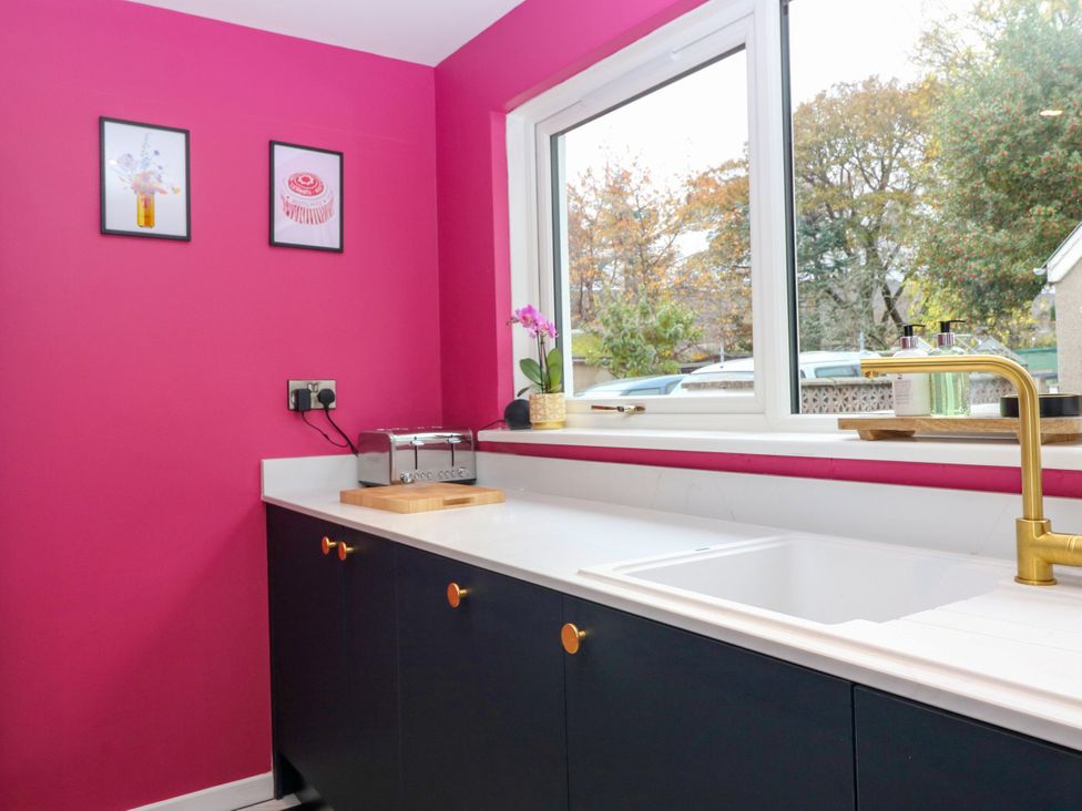 A kitchen with sink and toaster at Lindean in Ballater