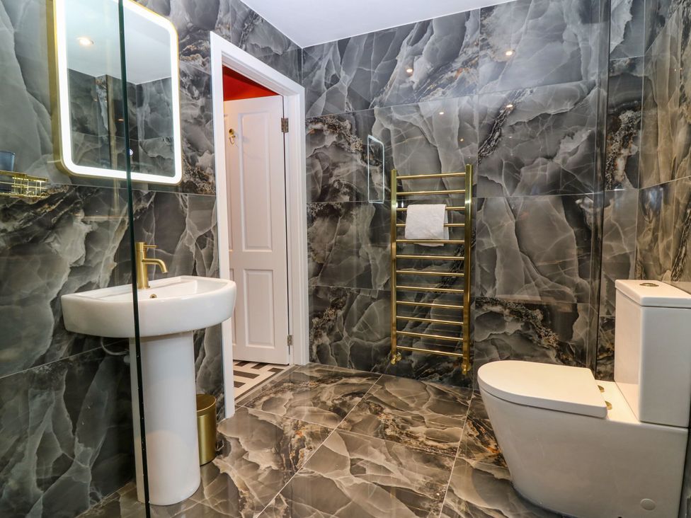 A bathroom with a sink and toilet at Lindean in Ballater