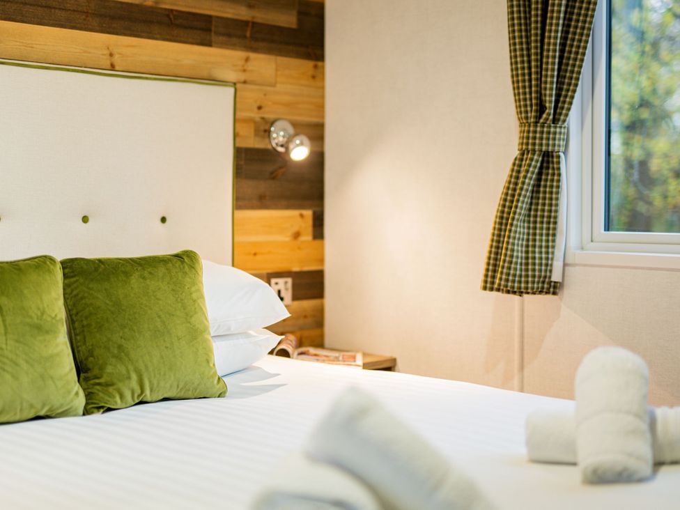 A bedroom with a bed and pillows at Horncastle Spa Plus (Pet) in Louth