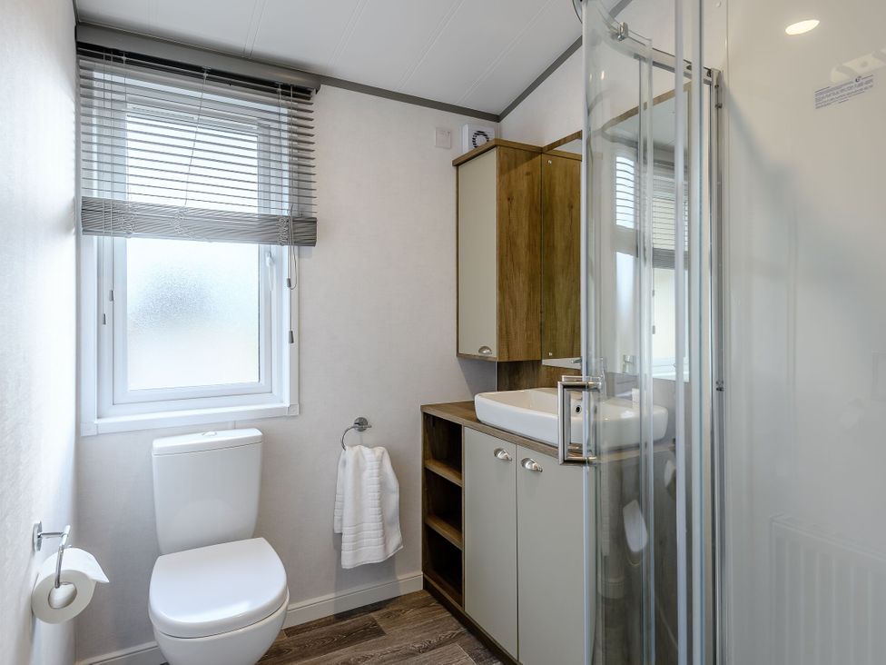 A bathroom with a shower, sink, and toilet at Elsham Lodge in Louth