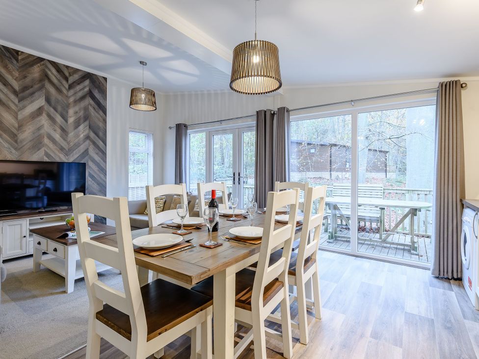 A dining room with a table and chairs at Stamford Spa in Louth