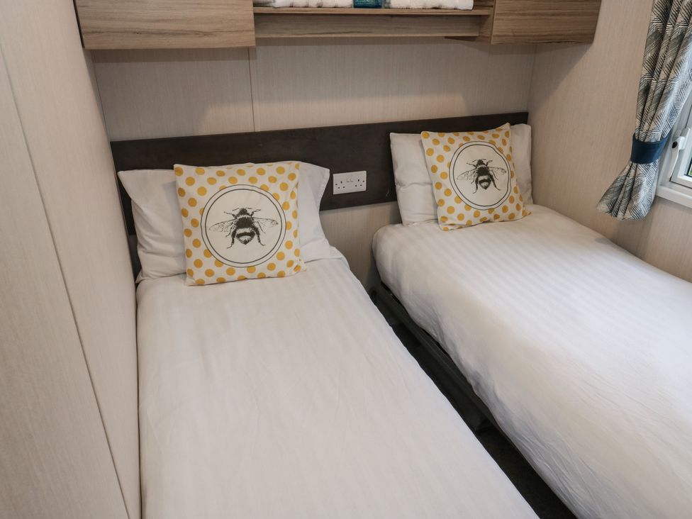 A bedroom with two single beds at Woodland View