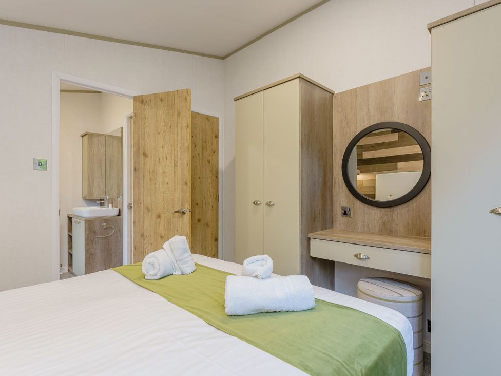 A bedroom with bed and storage at Brayford Lodge Spa (Pet) in Louth