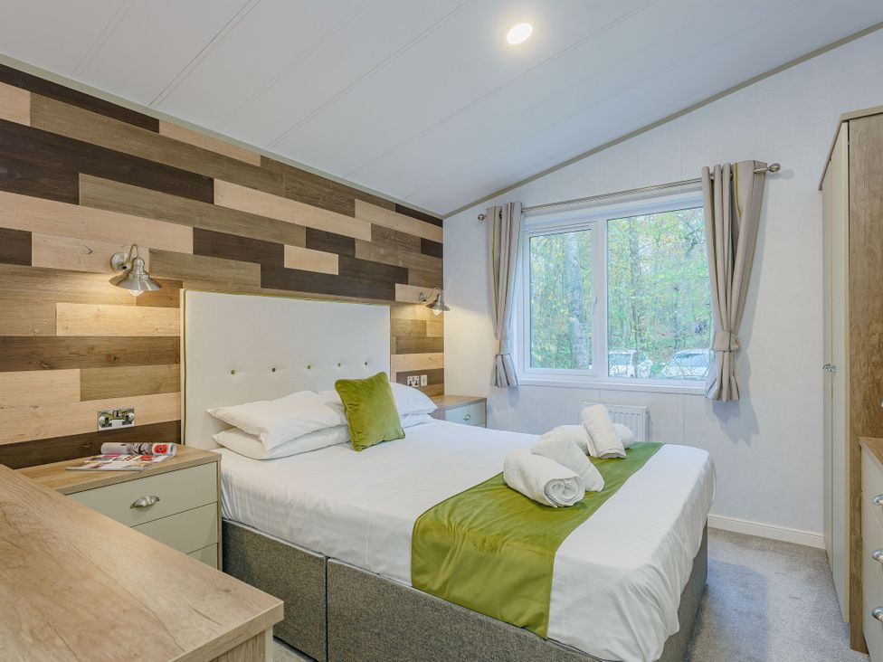 A bedroom with a bed and window at Brayford Lodge Spa (Pet) Louth