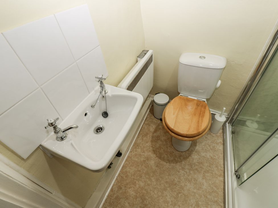 A bathroom with a sink and toilet at Ivy Cottage in West Burton
