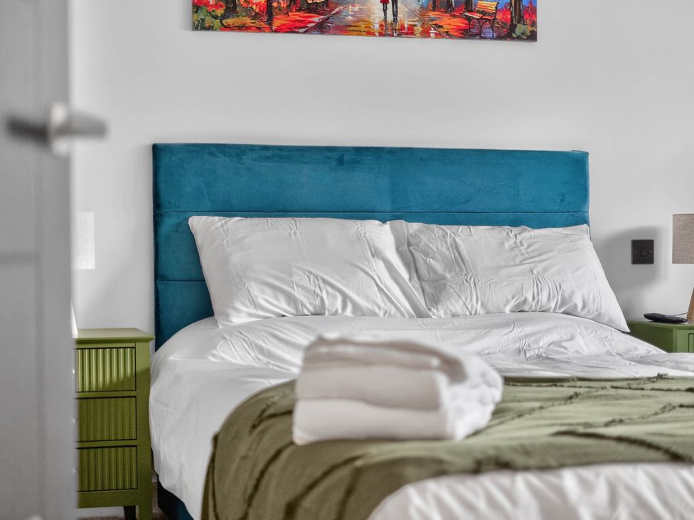 A bedroom with a bed and bedside tables at Ty Uchel