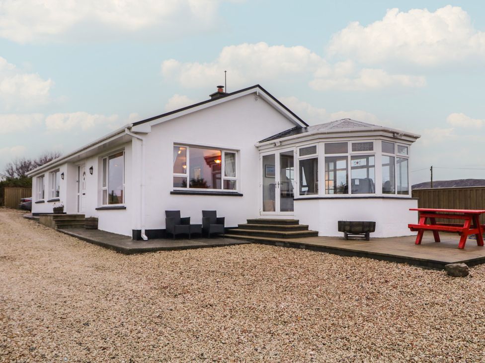 A bungalow with patio and garden furniture at Bungalow Falcarragh, Falcarragh, County Donegal