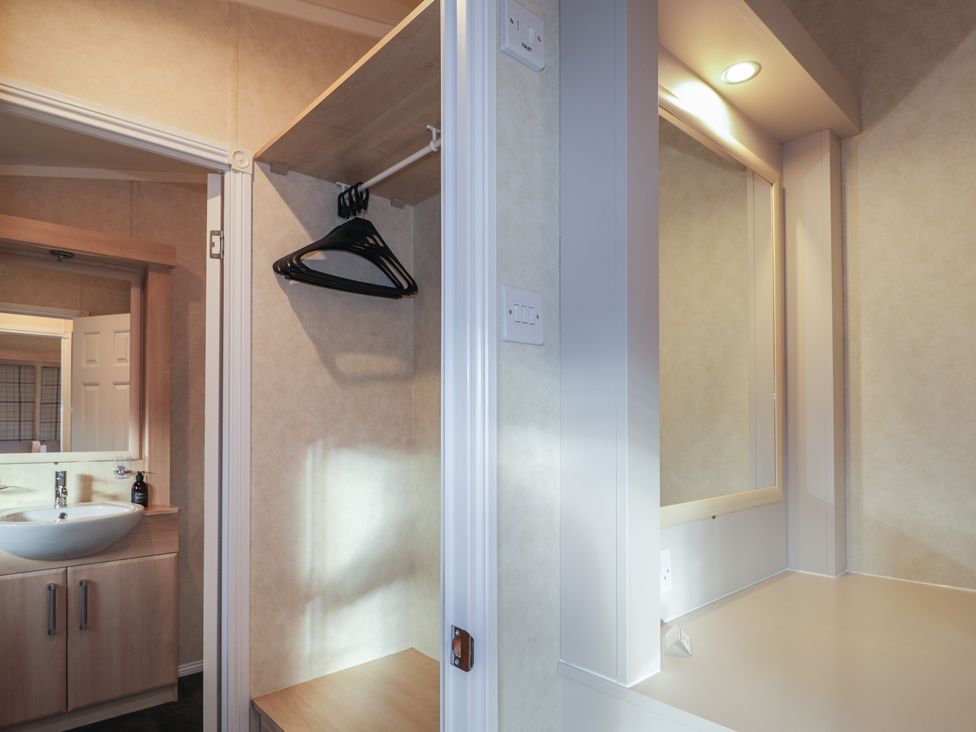 A bathroom featuring a sink and mirror at Monach 1 