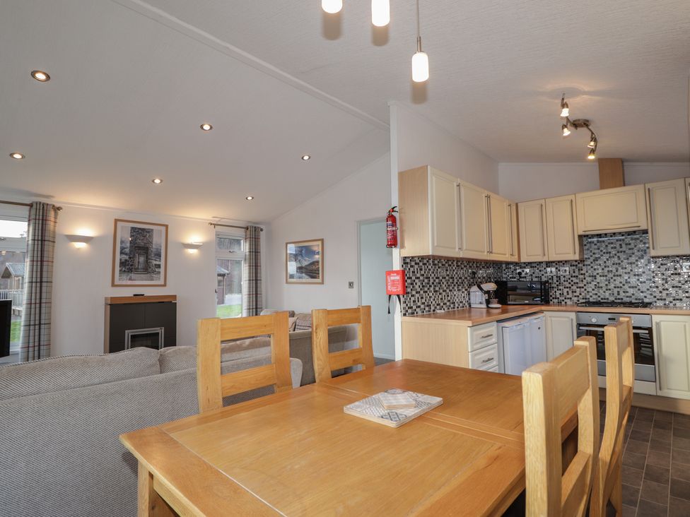 A dining room with a table and chairs at Colonsay