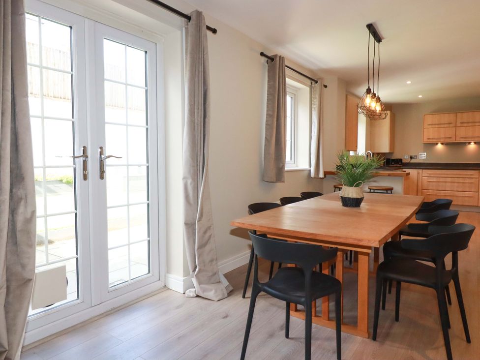 A dining room with a table and chairs at 3 Rope Walk in St. Austell