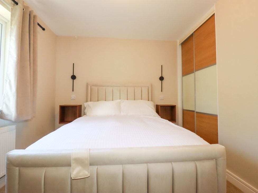 A bedroom with a bed and wardrobe at 3 Rope Walk in St. Austell