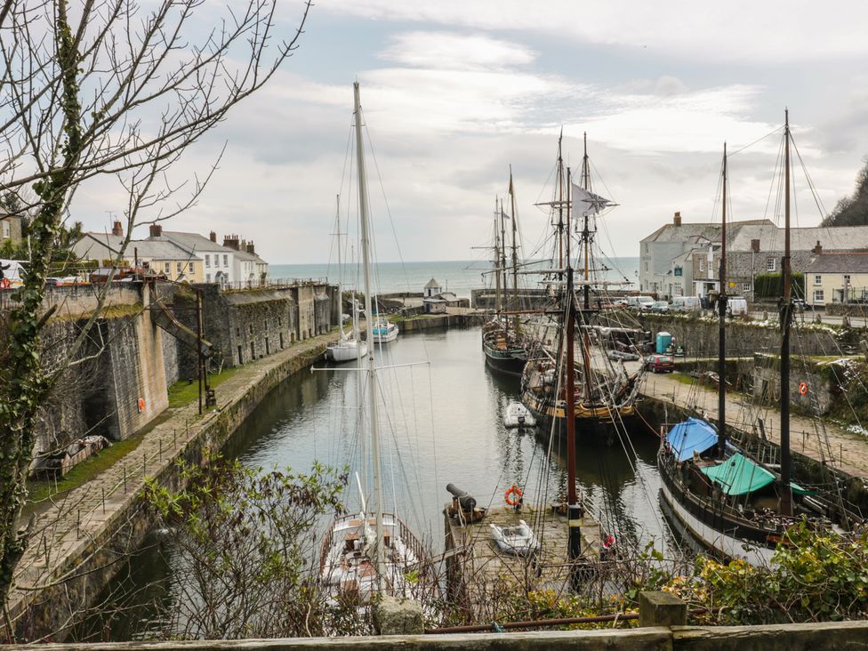 A harbor with boats and buildings beside the water at 3 Rope Walk in Duporth near Charlestown