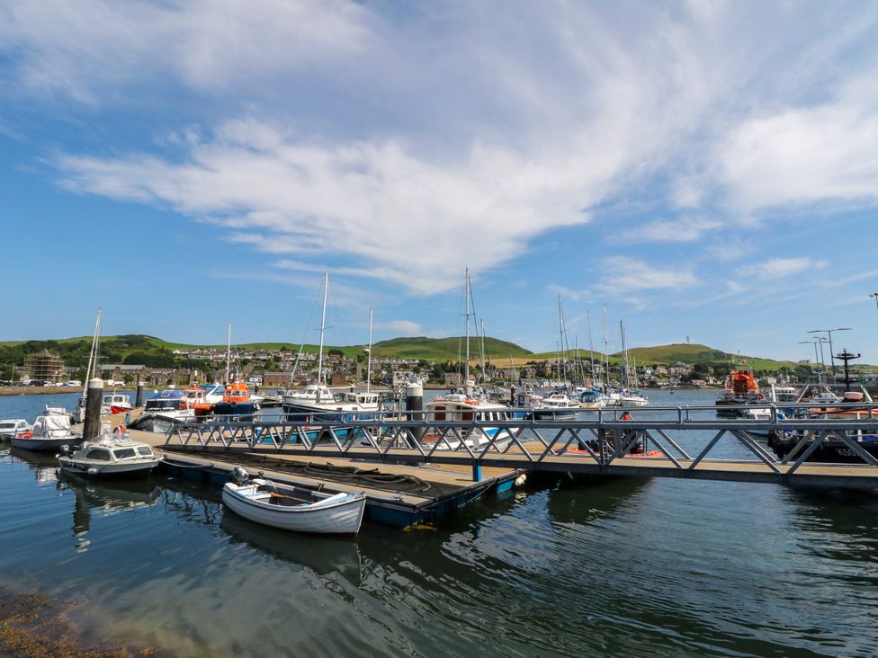 A marina with boats and a pier at Flat 1