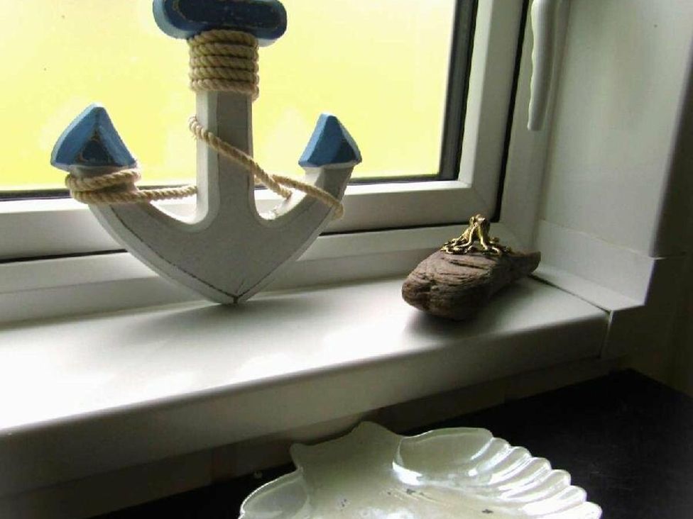 A decorative anchor and driftwood on a windowsill at Seton Sands Caravan Park - Holiday Accommodation 13391, Cockenzie And Port Seton