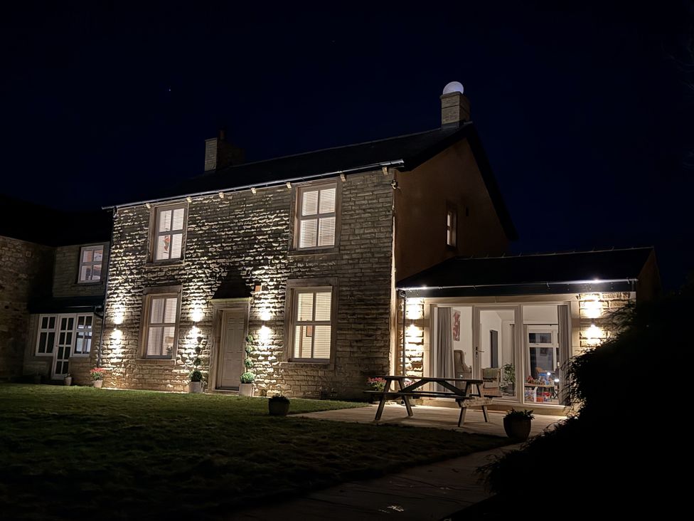 A house with garden and table at The Farm House in Wigglesworth near Settle
