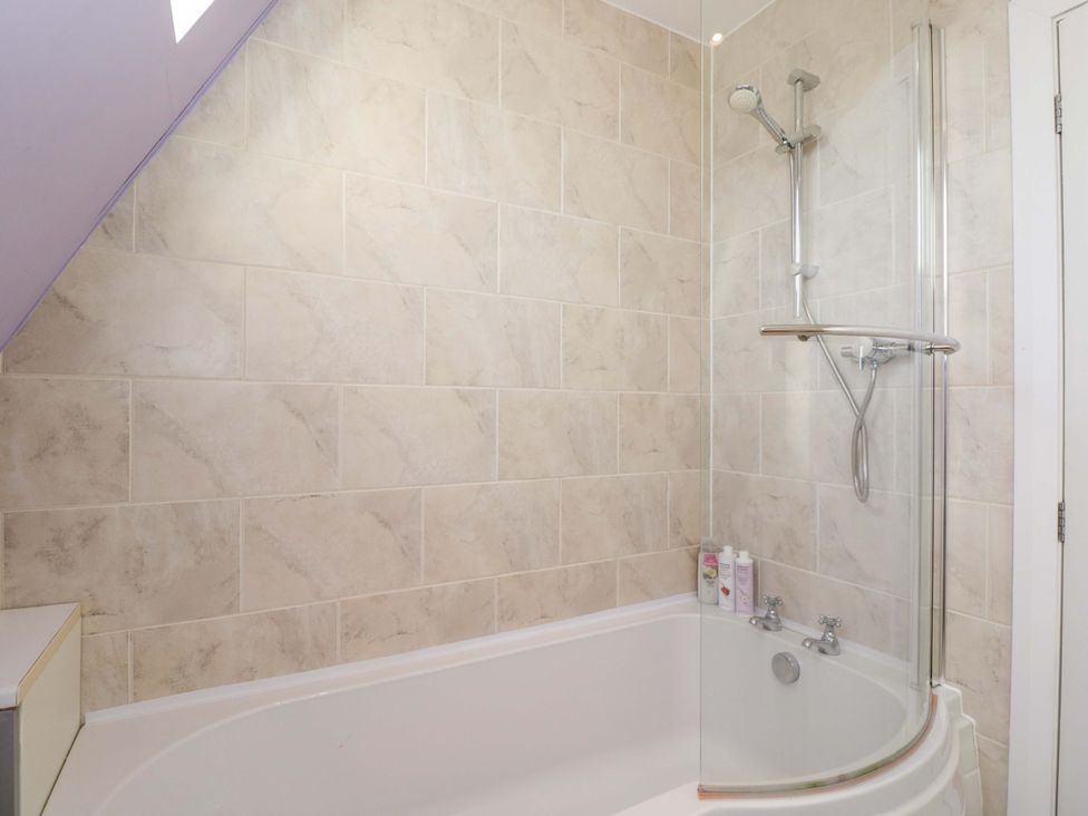 A bathtub and shower in a bathroom at Lady Of Lourdes in Whitchurch, Herefordshire