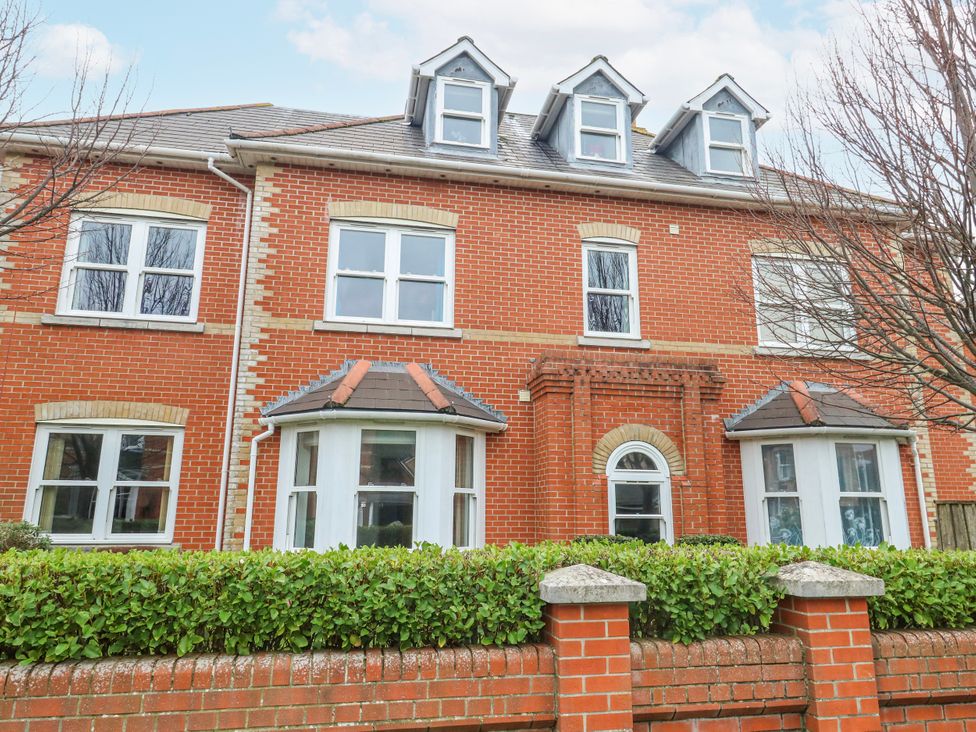 A house with windows and a brick wall at Rodwell Holt in Weymouth