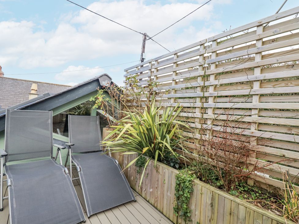 An outdoor area with deck chairs and a planter at Cove Retreat in Penzance
