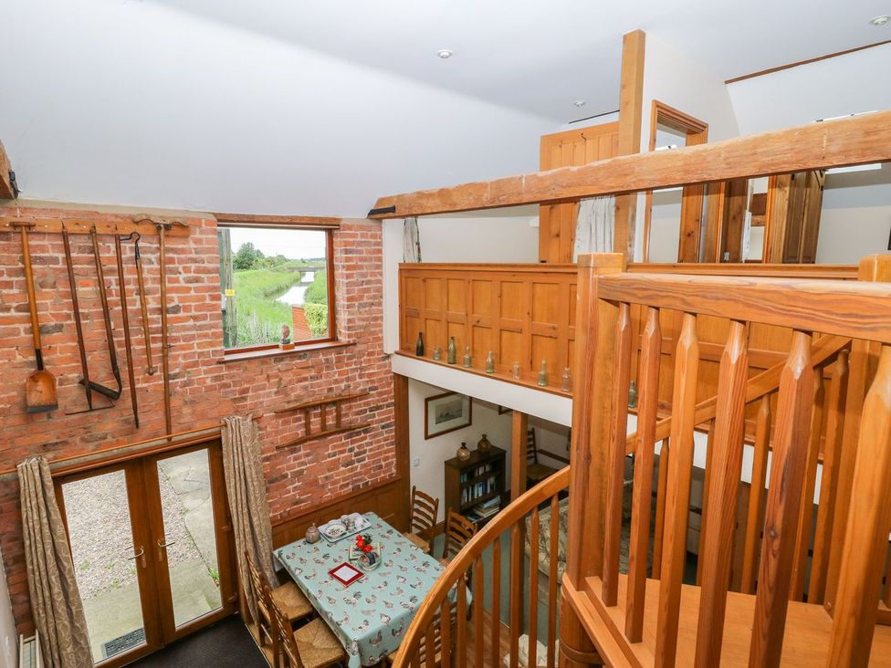 A dining room with a table and chairs at Barn Owl in Louth