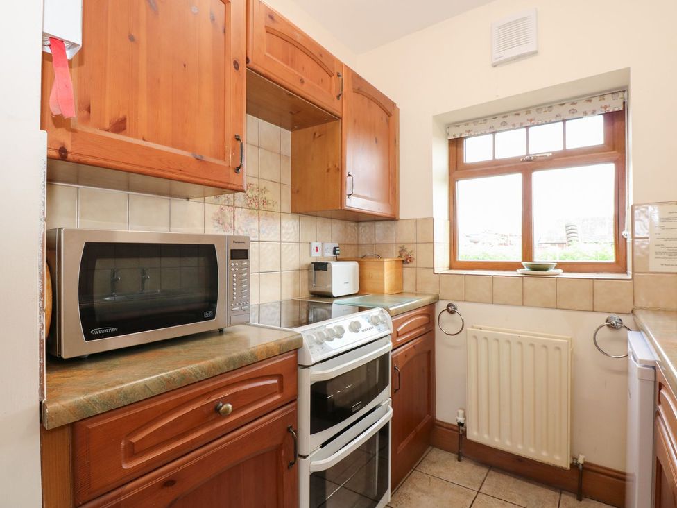 A kitchen with microwave and oven at Ticklepenny in Louth