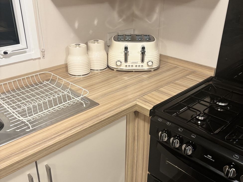 A kitchen with a sink, toaster, drying rack at 169 Abergele
