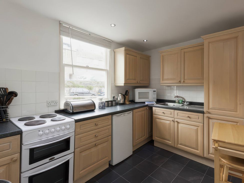 A kitchen with an oven and sink at Snugglers Cove in Dartmouth