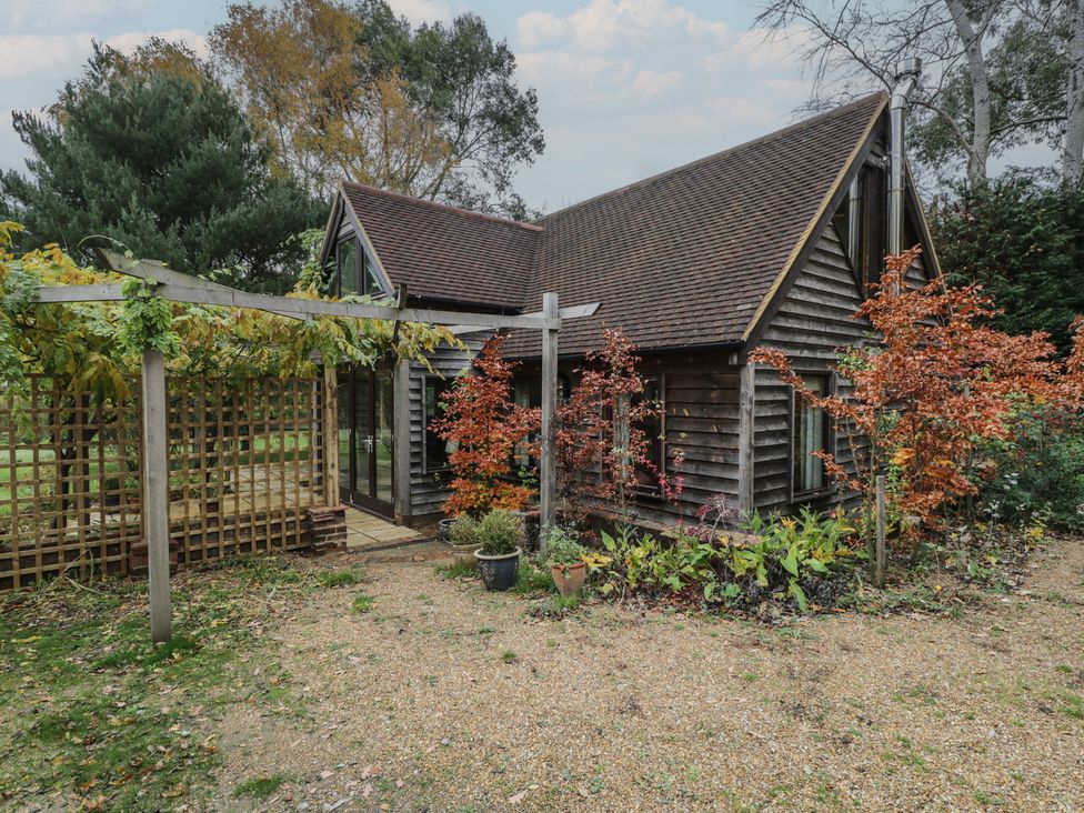 A house with a trellis and garden at Gardeners Hill Annex