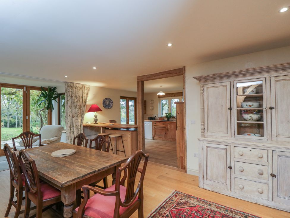 A dining room with a table and chairs at Gardeners Hill Annex