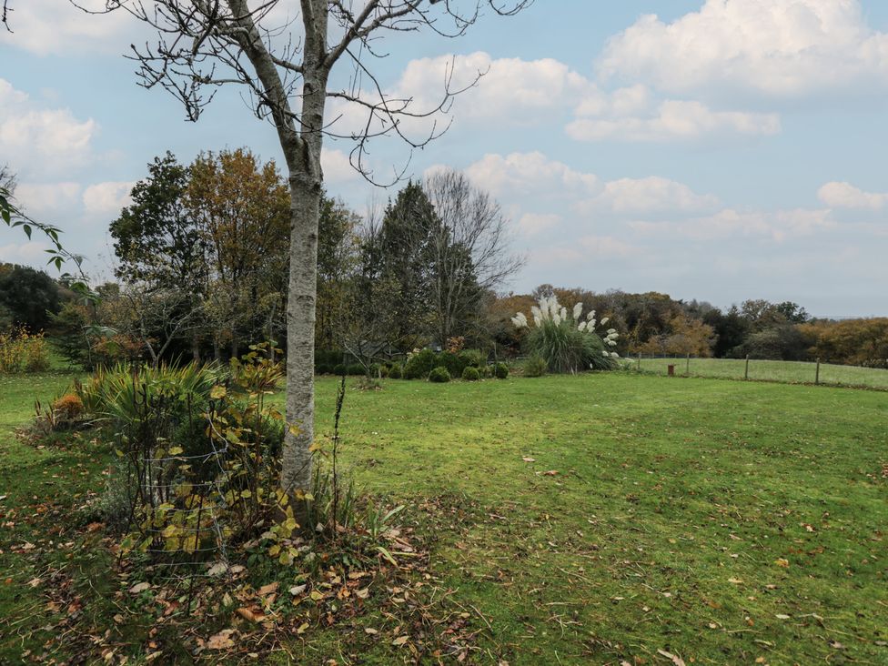 A garden with trees and grass at Gardeners Hill Annex in 