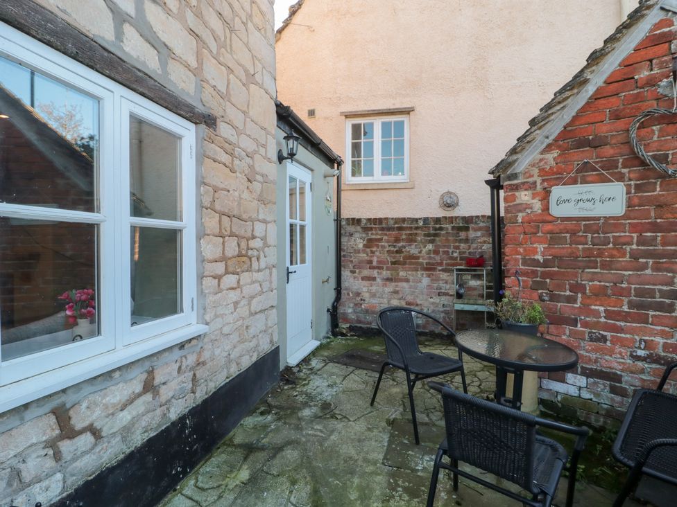 An outdoor space with a table and chairs at The Corner Cottage in Gloucester