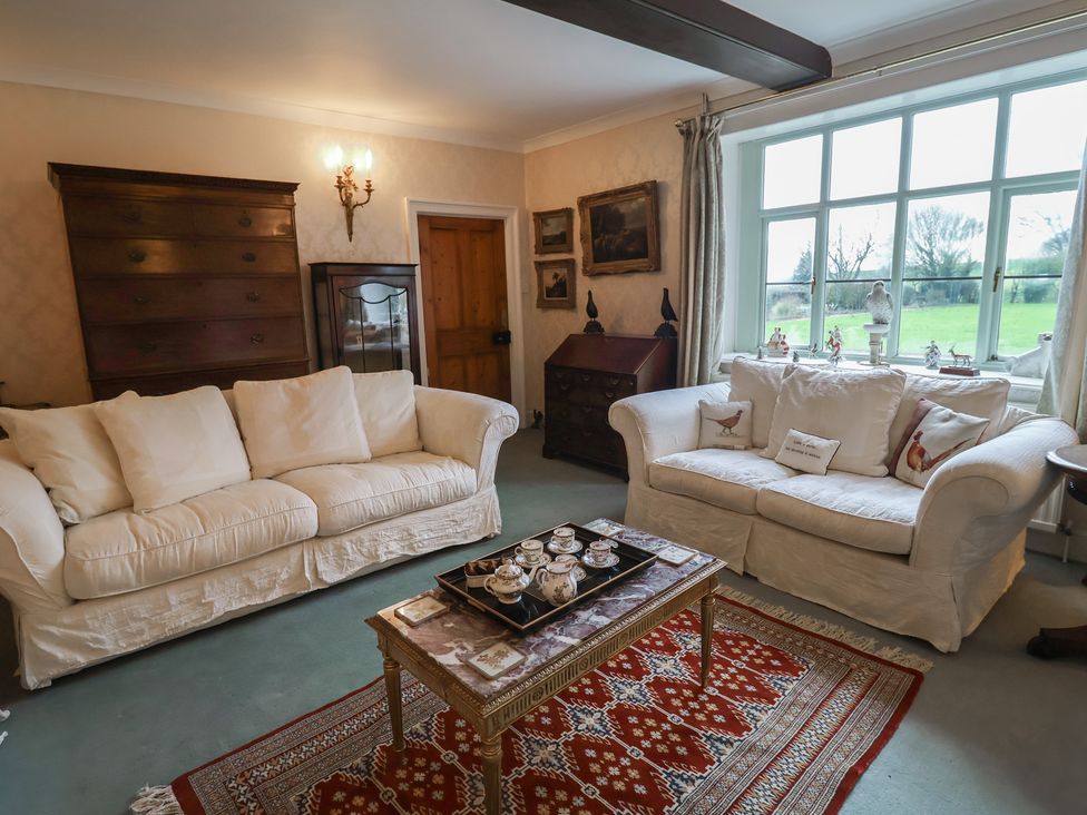 A living room with sofas and a coffee table at Farmhouse in Beccles
