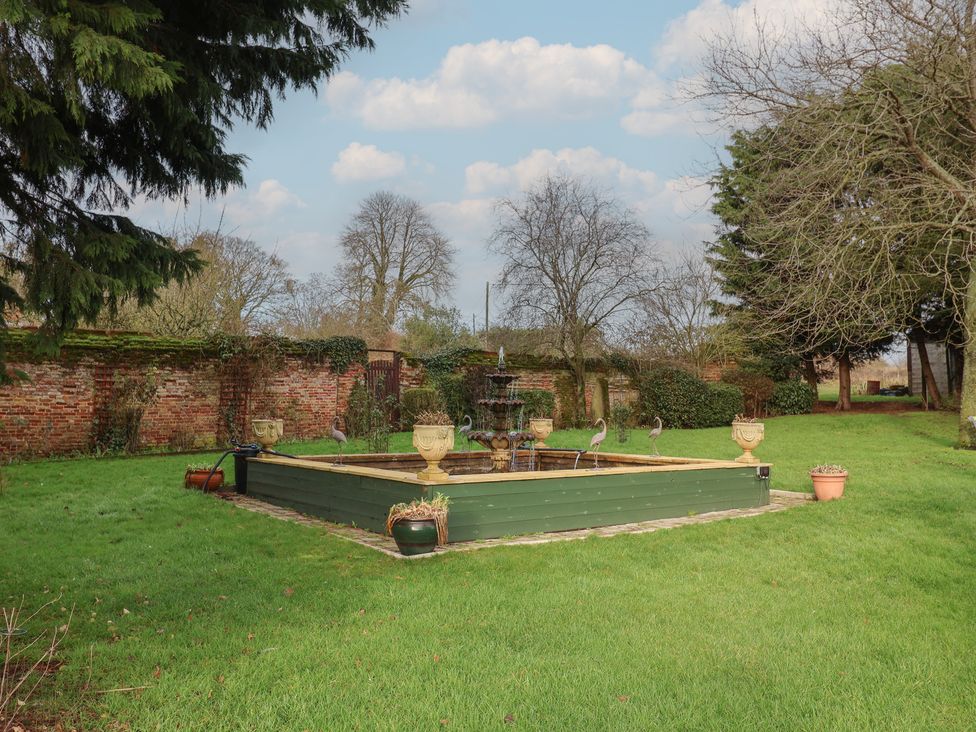 Winston Hall Farmhouse - Norfolk - 1191918 - thumbnail photo 54