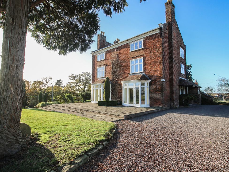 A house with a garden and trees at The Mill House in 