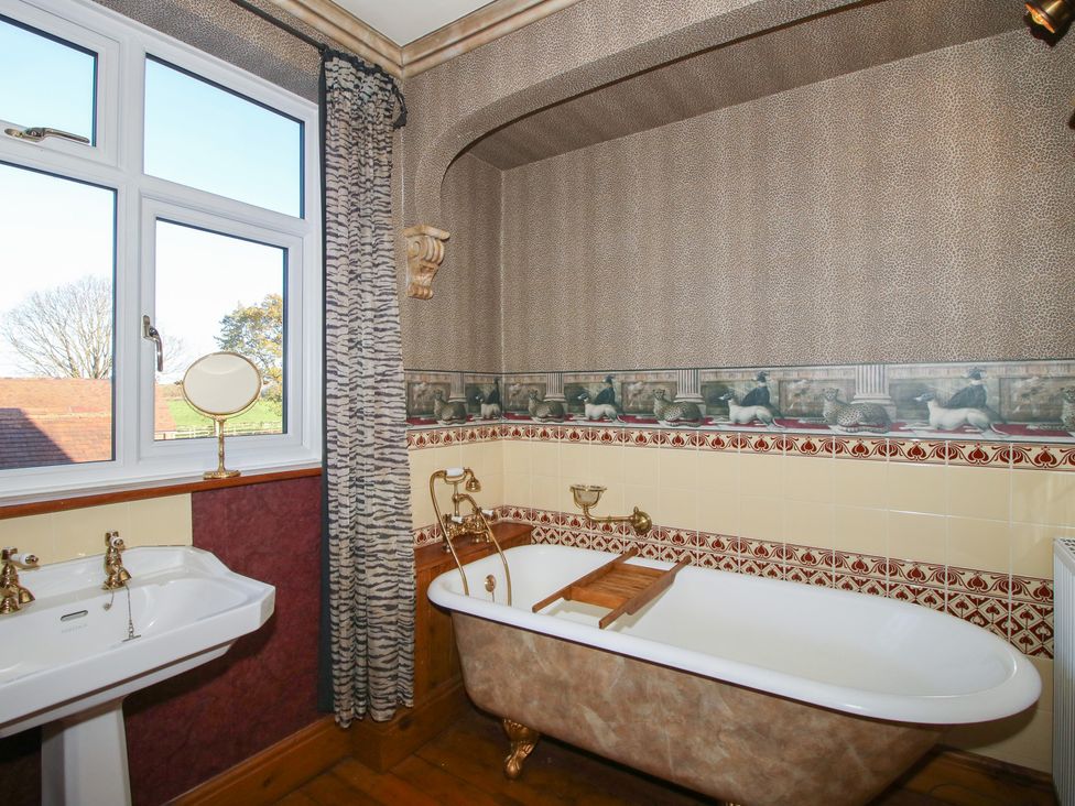 A bathroom with a bathtub and sink at The Mill House in 