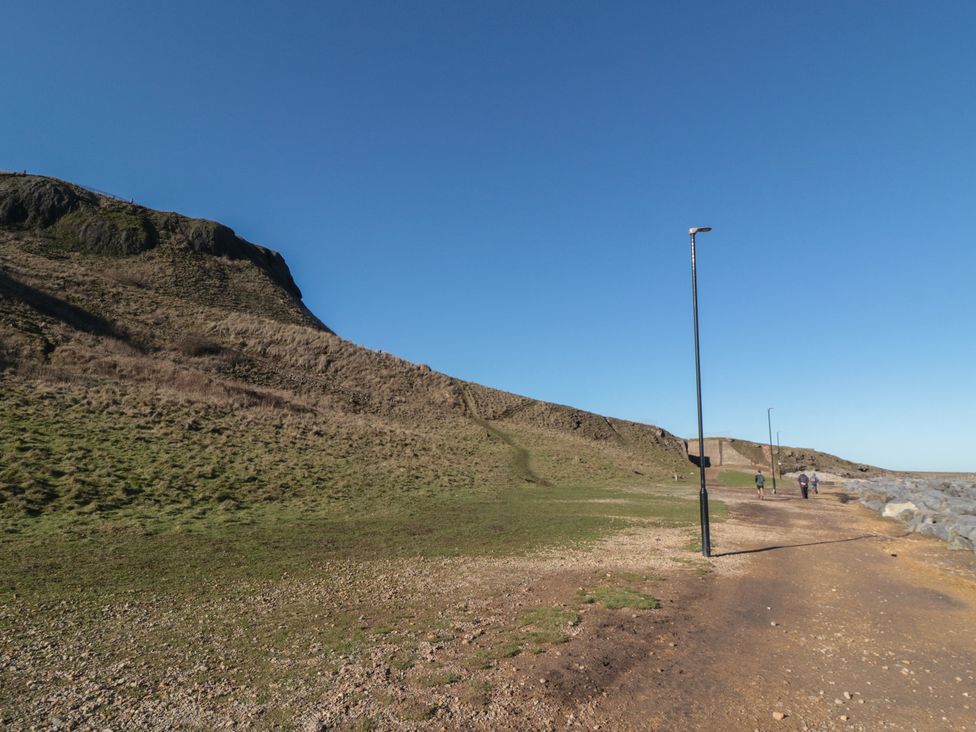 A path along a hill with people walking at Cattersty Cottage in Carlin How