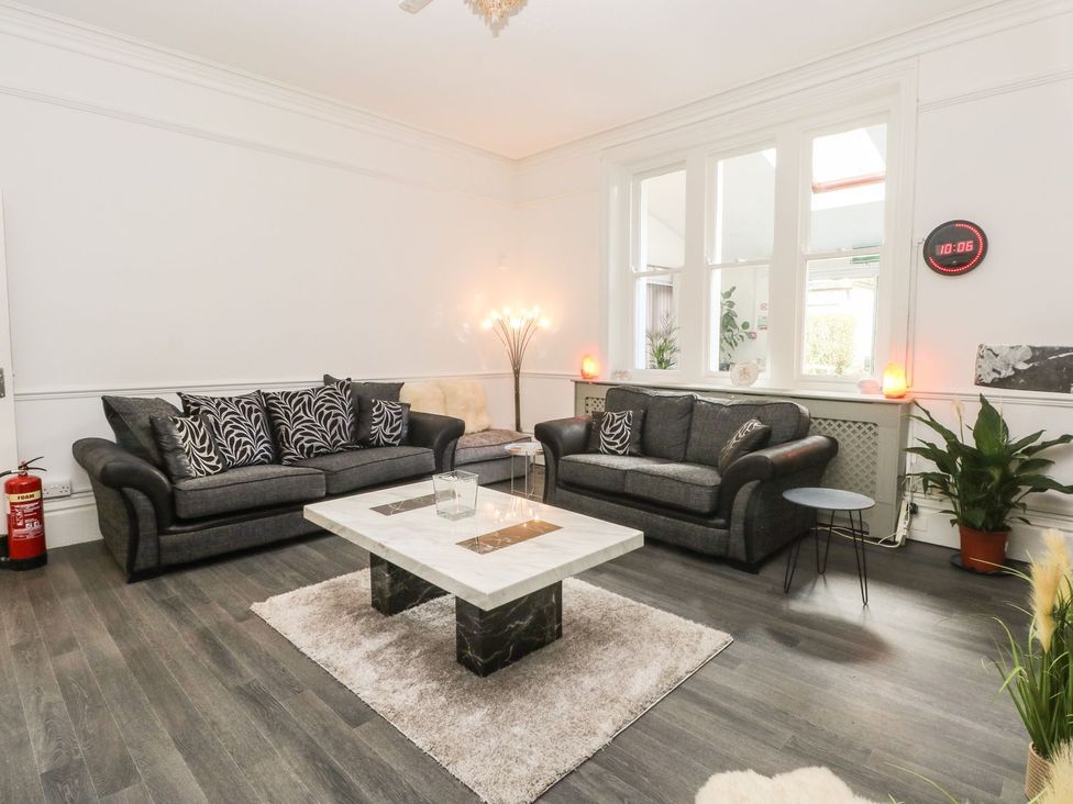 A living room with sofas and a coffee table at Beechwood House in Hadfield