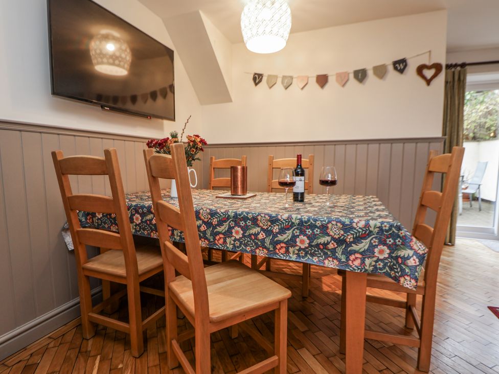 A dining room with a table and chairs at The Stables in Prestatyn