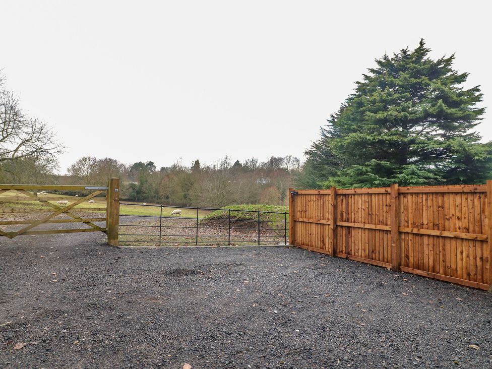 An outdoor area with a gate and fence at Park View Lodge