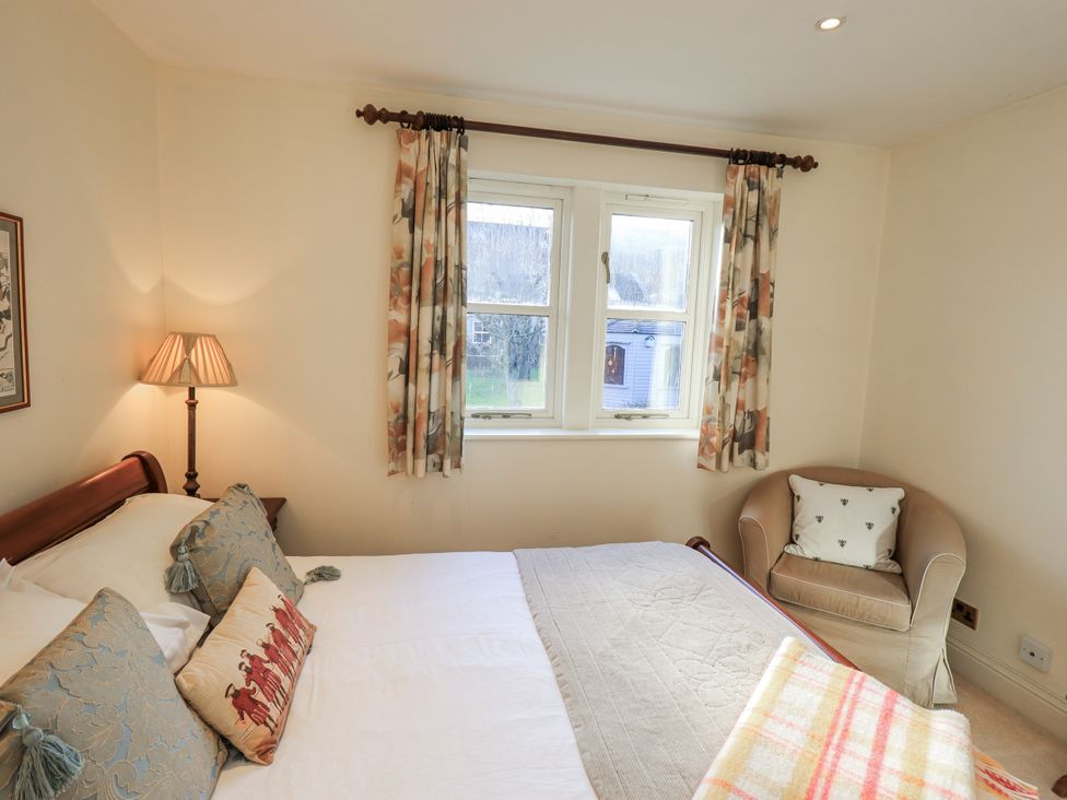 A bedroom with a bed and lamp at Orchard House Leyburn