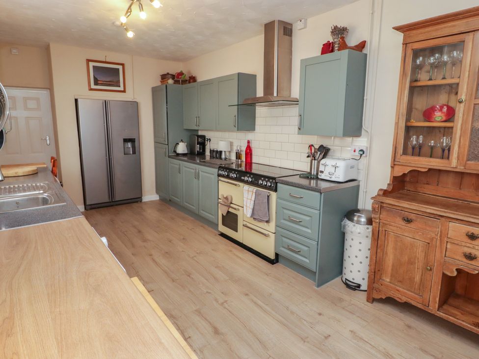 A kitchen with appliances and cabinetry at 18 Kent Street Cardiff