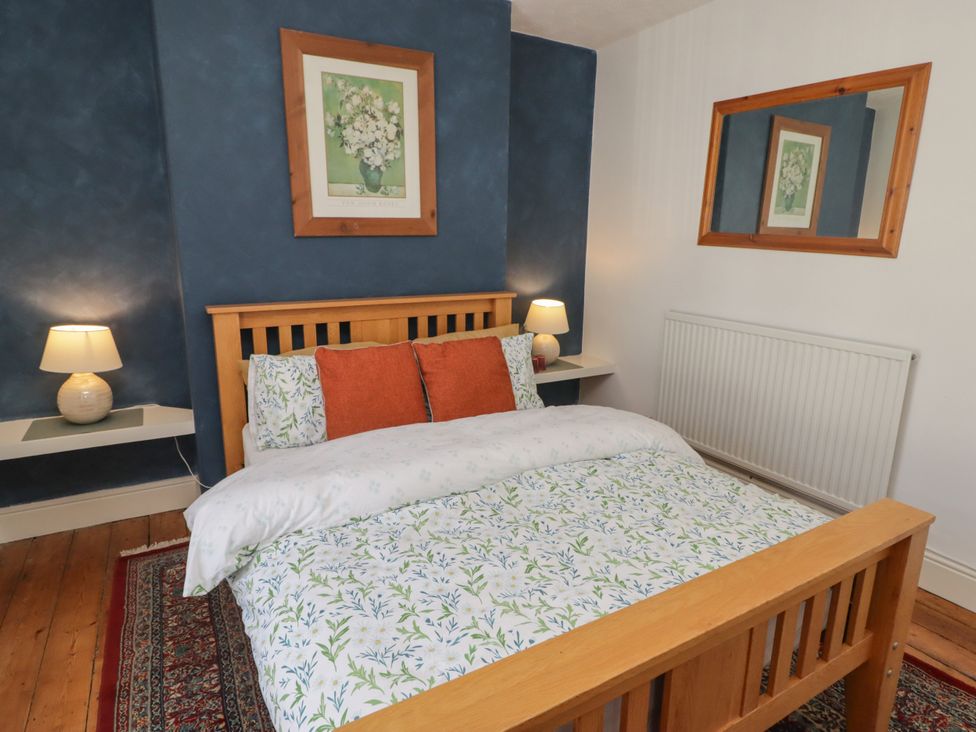 A bedroom with a bed and lamps at 18 Kent Street Cardiff