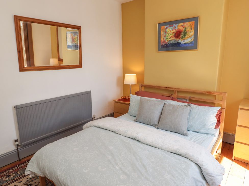 A bedroom with a bed and lamp at 18 Kent Street in Cardiff