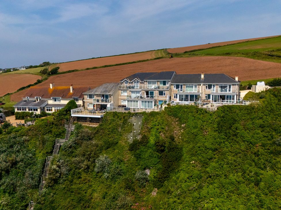 A house with balconies on a hill at 6 Avon Quillet in Bigbury-On-Sea