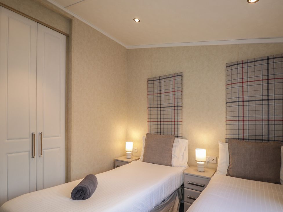 A bedroom with two beds and lamps at Monach 3 in Fort William
