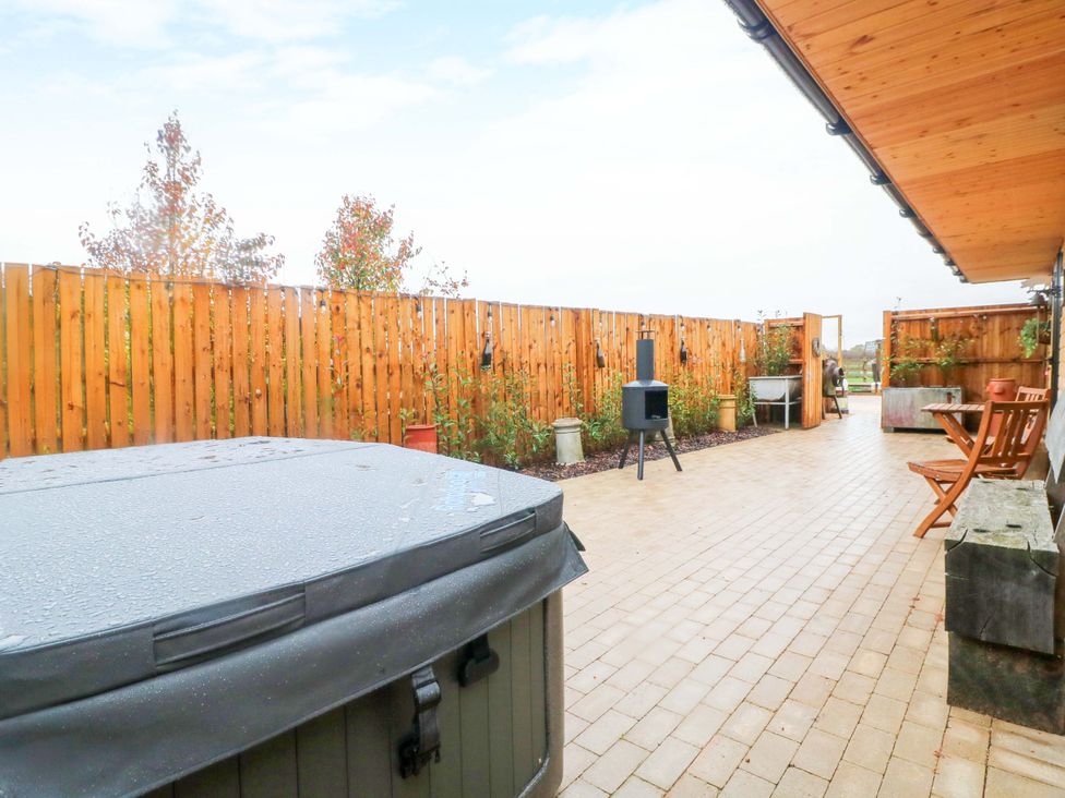 A garden with a hot tub and seating area at The Sty in Derby