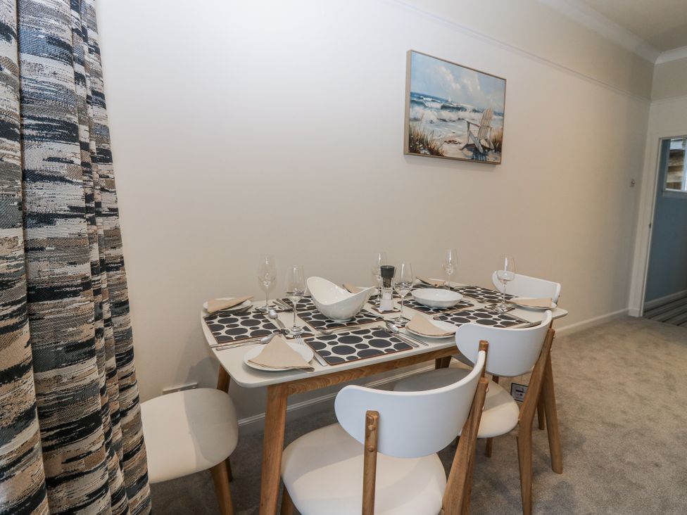 A dining area with a table and chairs at Cairndhu in Bossiney
