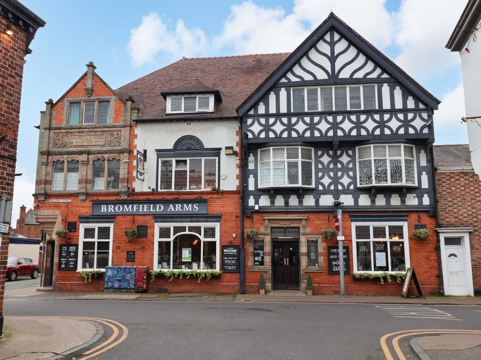 A building with the sign Bromfield Arms at Skylights in Hoole